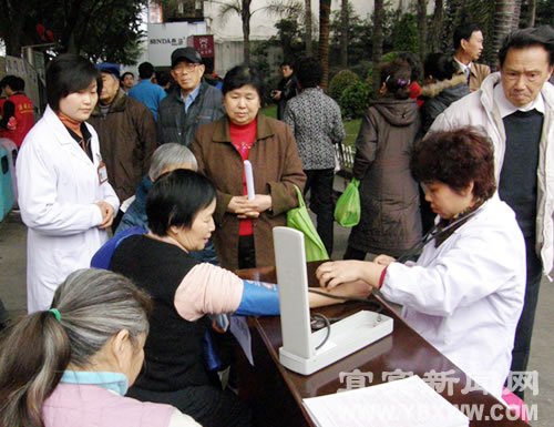 人人都是活雷锋宜宾志愿者在行动_新闻滚动