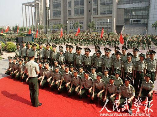 军训结情谊 武警工程学院爱心资助贫困学生_新