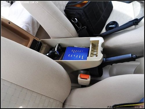 实用性的全权代表 白色捷达前卫版提车_汽车滚