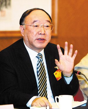 身为重庆市市长的黄奇帆目前还兼任着重庆市国资委党委书记,这一职位