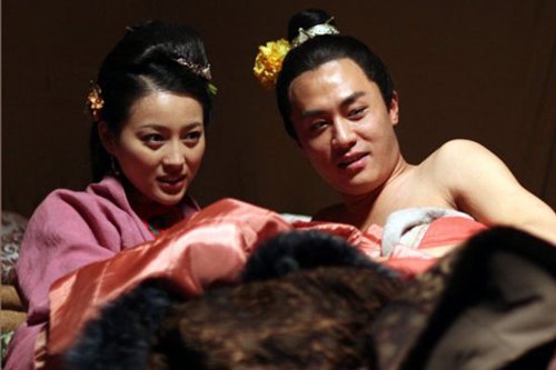 新《水浒》潘金莲床戏曝光 拥西门庆情意绵绵