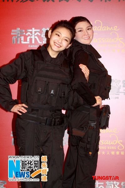 大S揭幕特警造型蜡像 绝不容忍男人打女人\/图