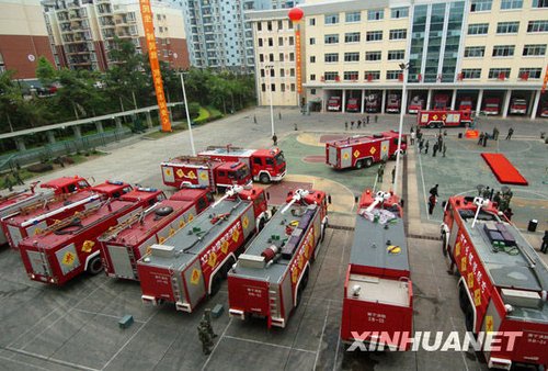 30辆大功率水罐消防车驰援旱区_新闻滚动