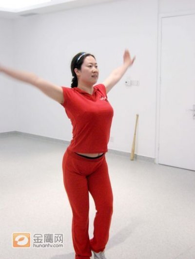 组图:芙蓉姐姐素颜亮相 大跳减肥不减胸舞蹈