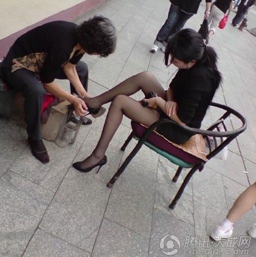 网友大秀成都<em>黑丝美女</em>风情 春熙路呼声高(图)_