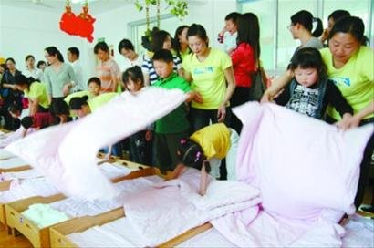 保育员棋琴书画都要学 上海首开幼儿园保育员