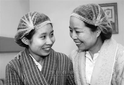 成都母女一起整容 想变“姐妹”开演唱会(图)