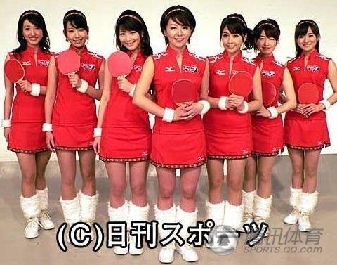 日本乒球女主播短裙甜美亮相(组图)_新闻滚动