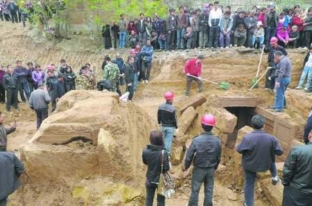 广元宝轮发现唐代古墓 墓室下方有空穴(图)