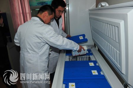 四川新闻网全程跟踪成都疫苗存储、运输过程_