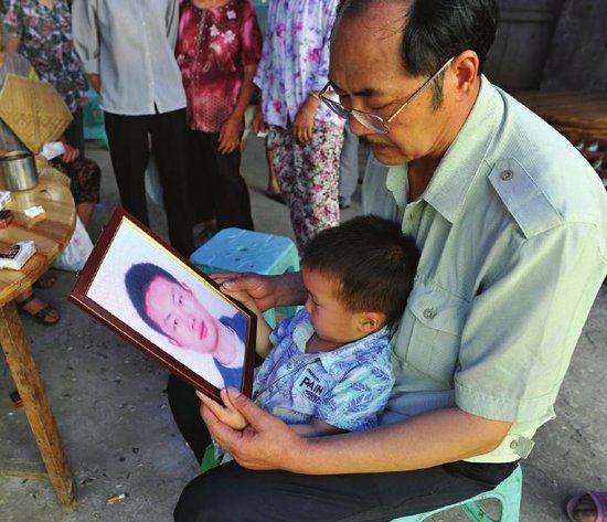 泸州16岁少年身亡 父母替其捐眼角膜救两人(图