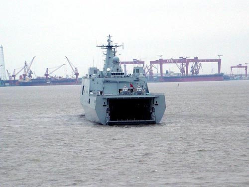 中国最大战舰1.8万吨昆仑山号将远征亚丁湾_新