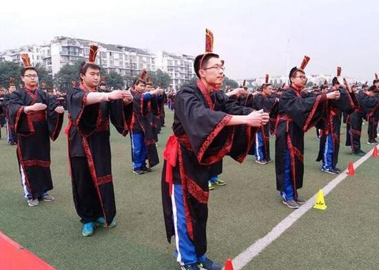 穿汉服受加冠万达七中女生穿越汉朝行成年礼怎么学子a女生追男生图片