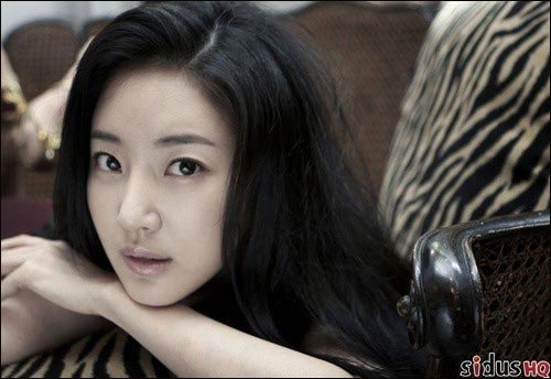 韩国小姐金思朗 清纯诱惑八色鸟展浓郁女人味