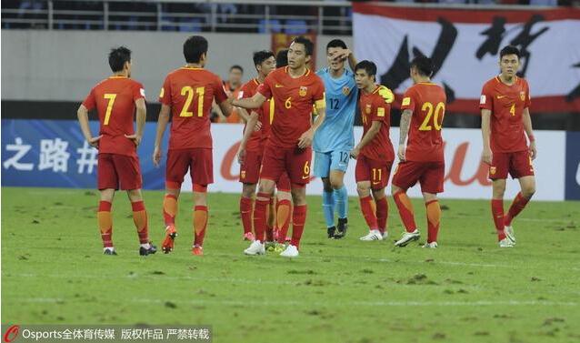 足球中场休息换场地吗,足球中场休息能换人吗