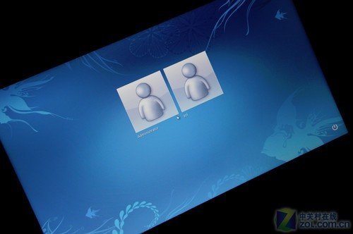 两个登陆界面唯一的区别就是系统默认图标变了,windows 8登陆界面图片