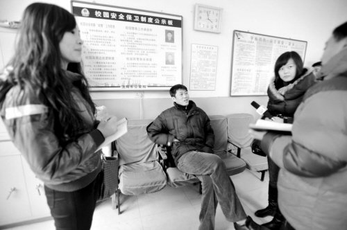 英语作业没完成 40多个孩子集体挨老师耳光_网