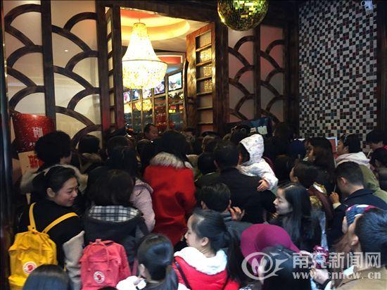 友缘海鲜餐厅_南充某餐厅集赞免费吃引20万人参加商家亏10余万元