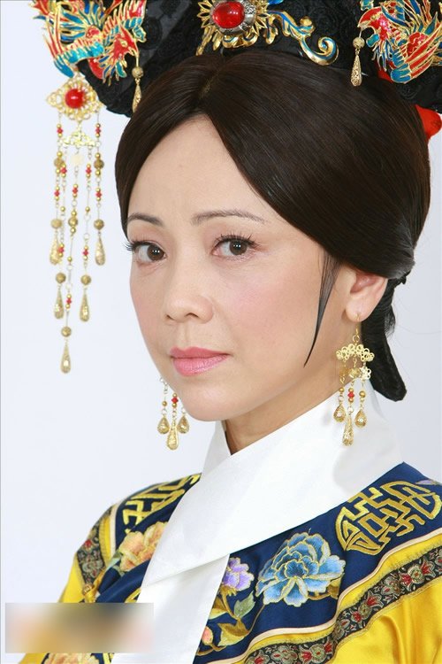 新版《还珠格格》邓萃雯演皇后惊艳