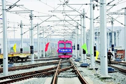 成都地铁2号线西延线轨通 明年6月试运营