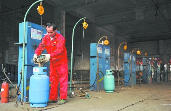 四川省质监局专家:气罐最长用15年 勿装太满
