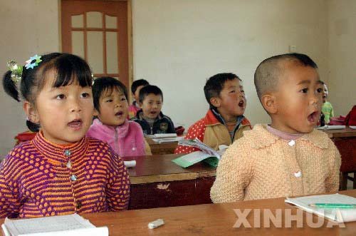 民办幼儿园小学化严重 四龄童每天写150字_滚