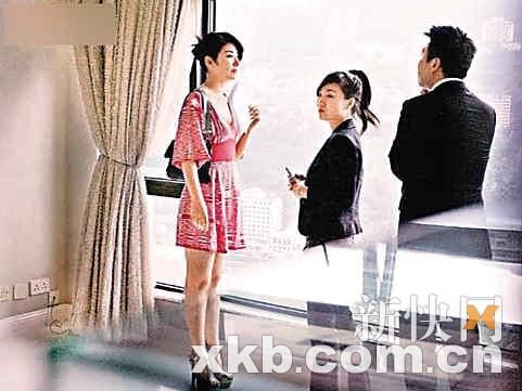 黄奕阔太打扮看千万豪宅 据传已成香港人_腾