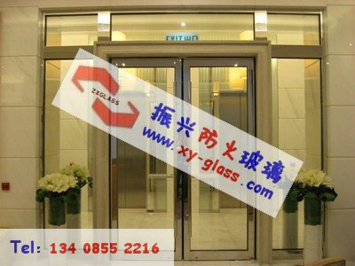 防火玻璃隔断系统造就防火玻璃门防火又防烟