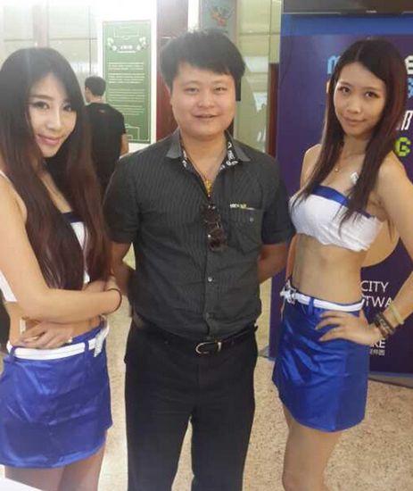 互联网大会模特图片