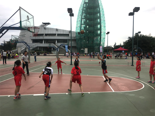 2016蓉中小学生篮球校赛中盐小锦馨获佳绩