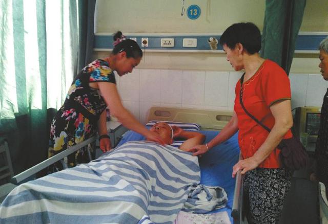 自贡男子为下河救人被撞伤 伤者已脱离生命危