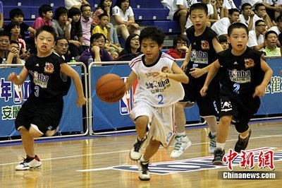 两岸篮球少年竞技台北 精彩比赛赢得阵阵喝彩