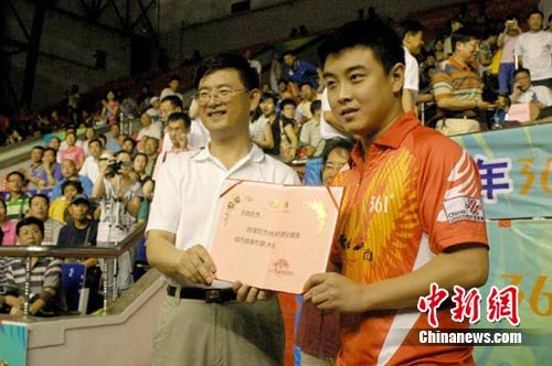 乒乓球奥运冠军王皓受聘长春市健康形象大使