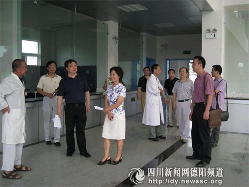 德阳市人大副主任钱书木一行到德新镇卫生院视