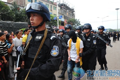 两名90后10天杀7人 逃窜时叫嚣警察抓不到_本