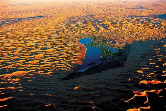 国庆旅游线路推荐 自驾阿拉善看沙漠和胡杨林