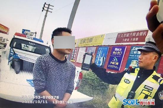 德阳一驾校教练酒驾 被记12分罚1900元暂扣驾