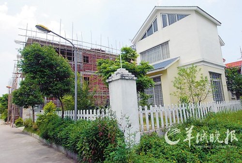 广州强拆10栋违建别墅 业主:为何不先拆带头违建