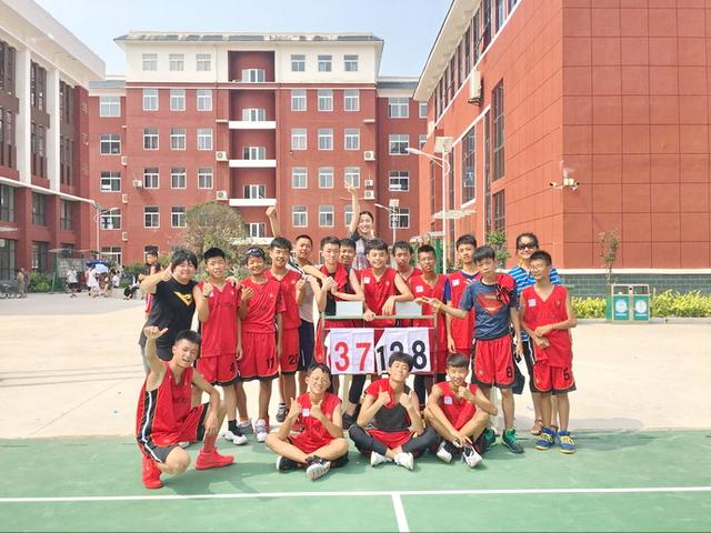 成都七中实验学校初中男子篮球队获全国U15比