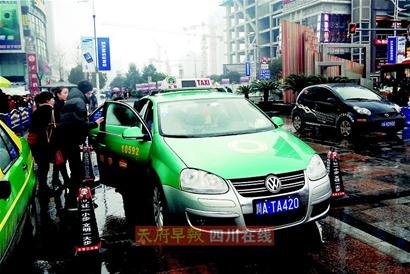 成都地铁_成都月收入3000