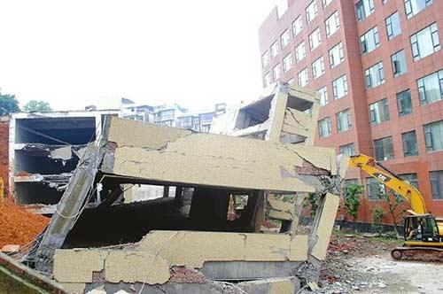 已基本散架的楼体