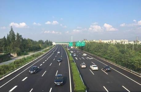 成温邛高速出城方向封闭施工 交警支招