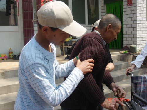河北涿州市千名志愿者送温暖 821位农村贫困残
