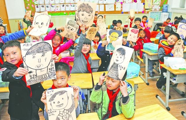 成都市教育局布置第一次全城作业:画爸爸(图)