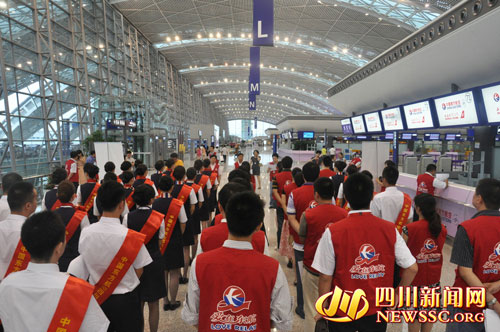 防乘客误入T1航站楼支招 电瓶车接驳到T2航站楼