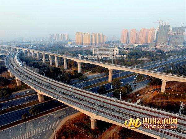 元旦假期成都铁路局发送旅客230万 短途出游成