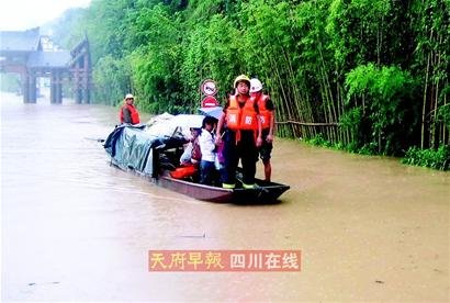 四川东北部多地遭暴雨袭击 巴中灾情最严重