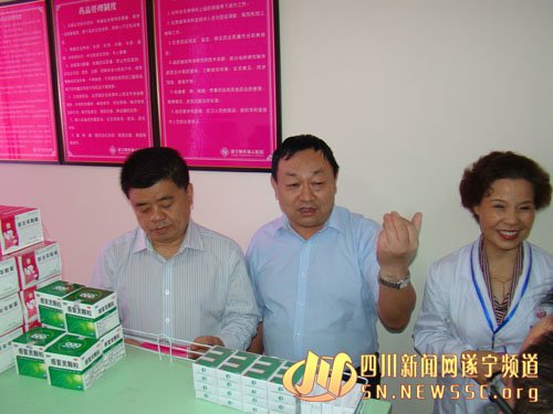 遂宁:市长国庆节前视察食品和药品安全情况