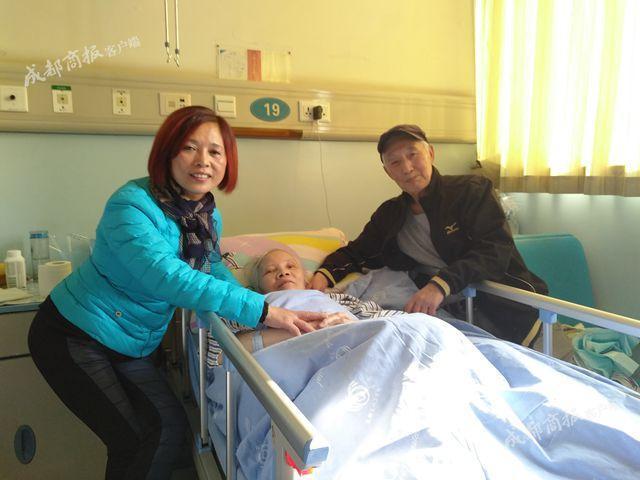 上海老夫妻成都旅游意外骨折 陌生路人伸援手