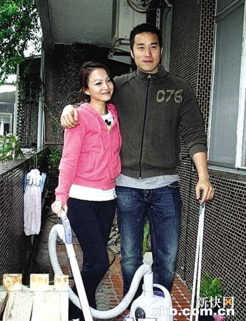 张韶涵献歌张孝全 否认绯闻称两人只是朋友关